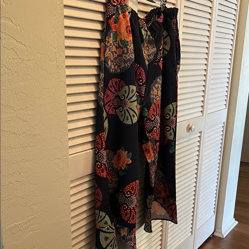 #1032+ Colorful Floral Patterned Pants - Picture 2 of 6